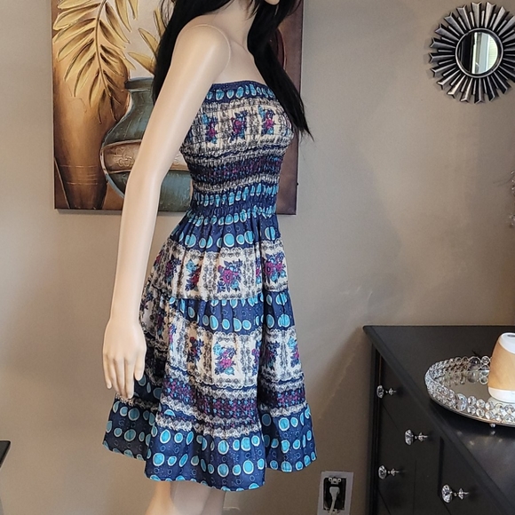 Dress - Picture 2 of 5